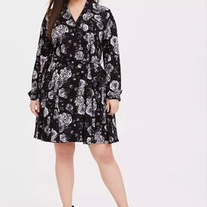 Torrid black and white rose twill trench coat size 0x/12 like new